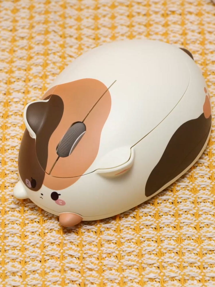 Akko Fortune Cat Theme Mouse on the Desk