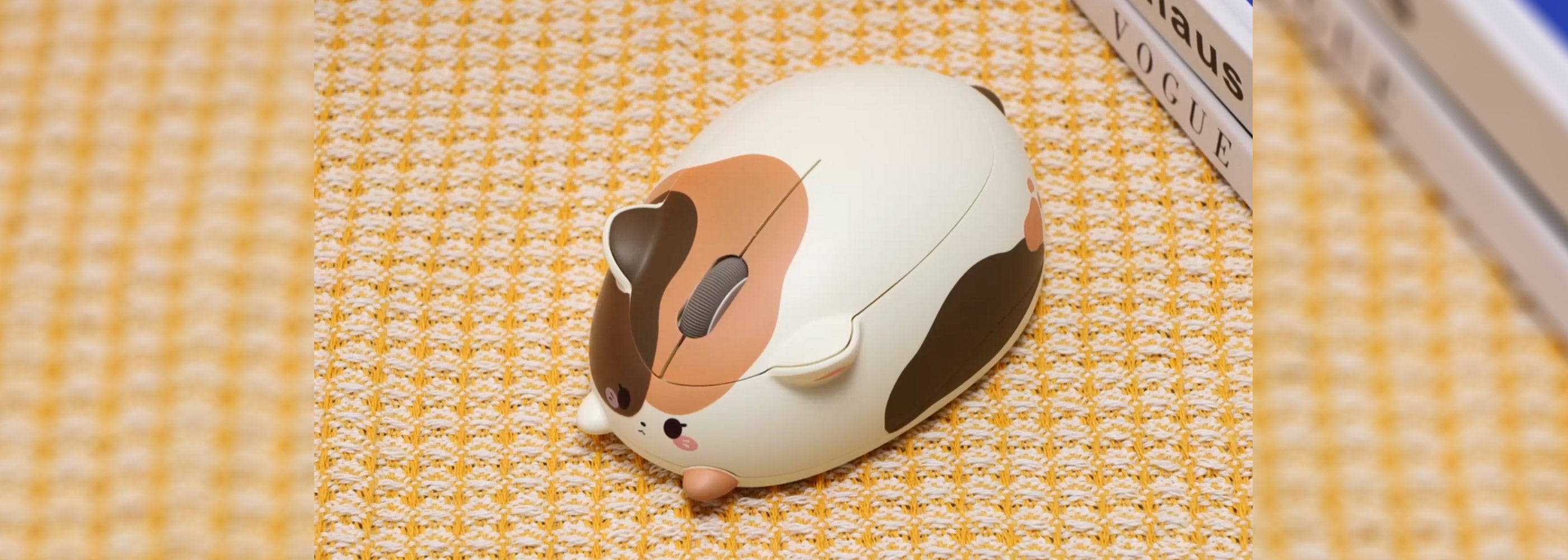 Akko Fortune Cat Theme Mouse on the Desk