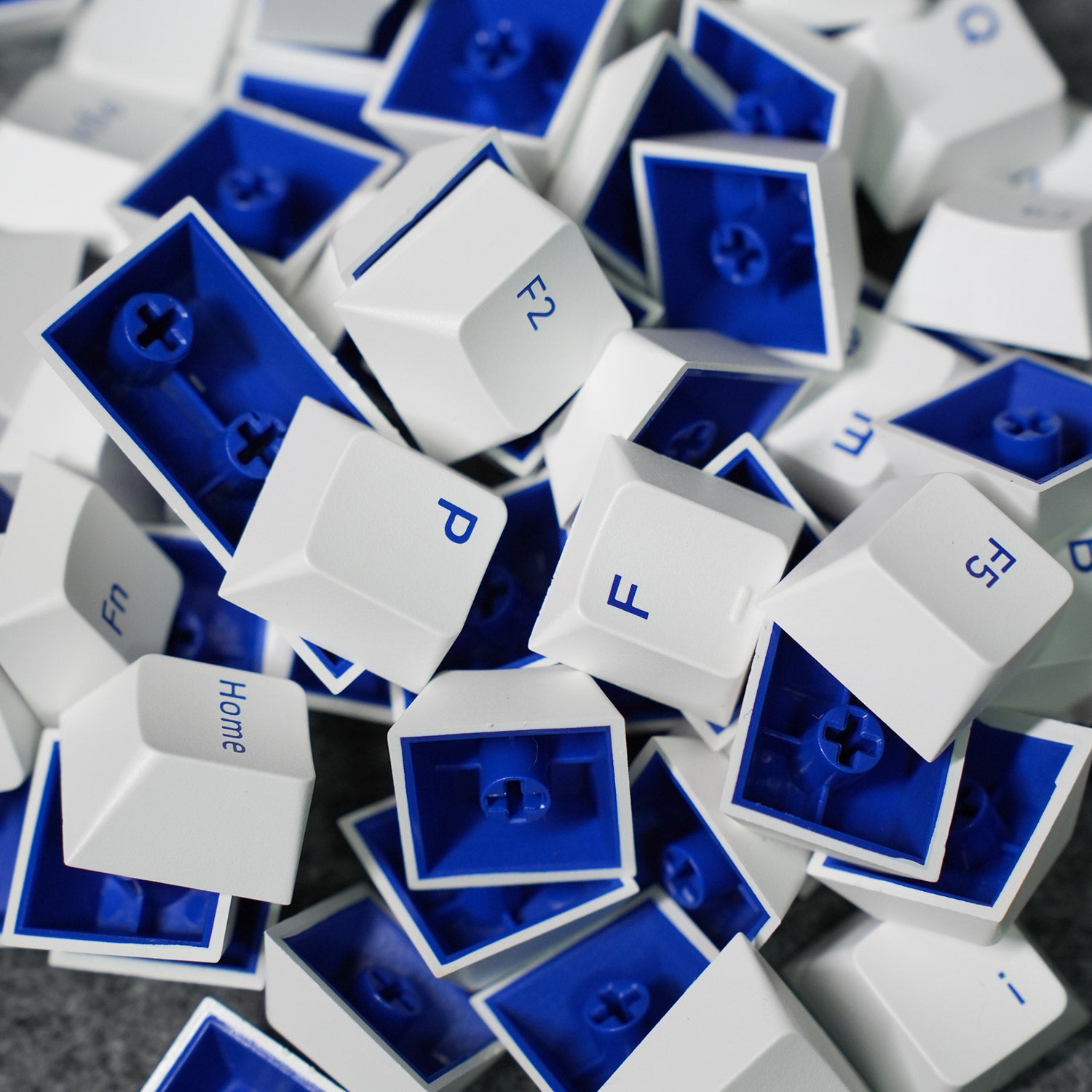 Blue on White ISO Nordic Tastenkappen Set (92-key) details