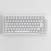 Blue on White ISO Nordic Tastenkappen Set (49-Tasten) install on the keyboard