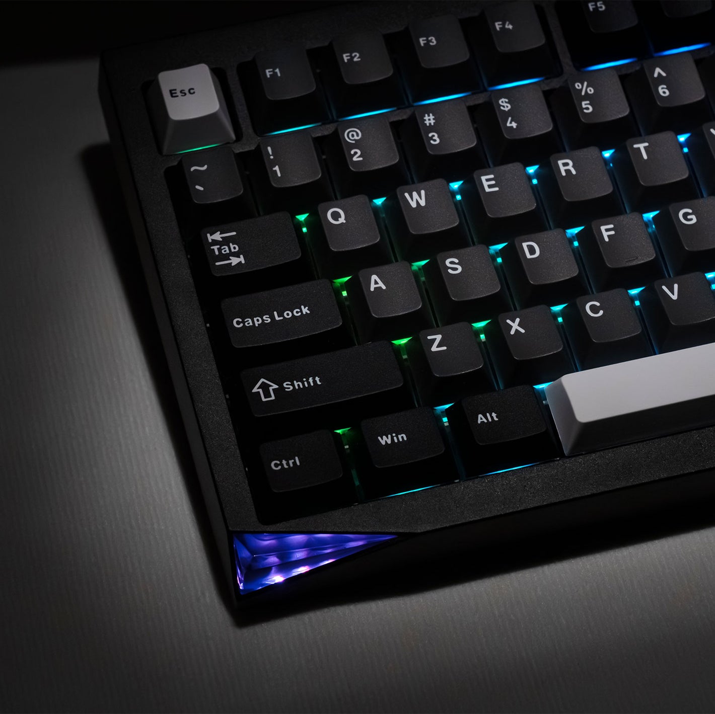 Akko Mineral 02 VIA DIY Kit Translucent acrylic corner with synchronized RGB patterns