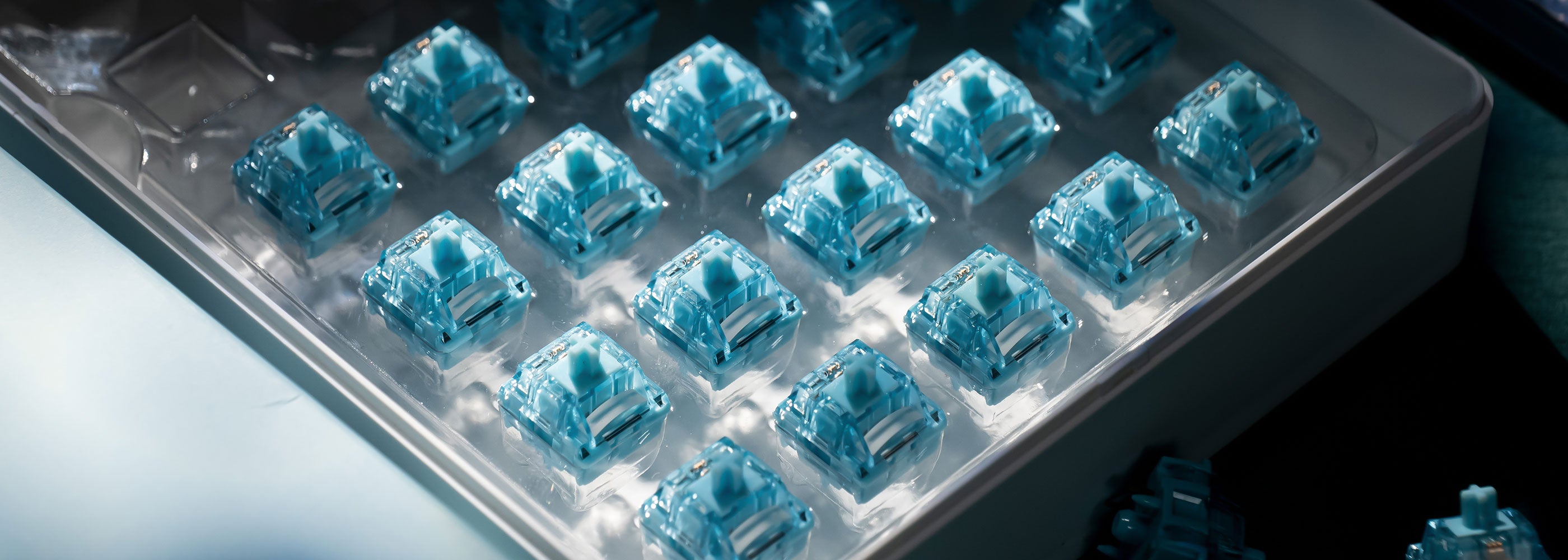 Akko V5 Creamy Blue Pro Switches Details with Packaging