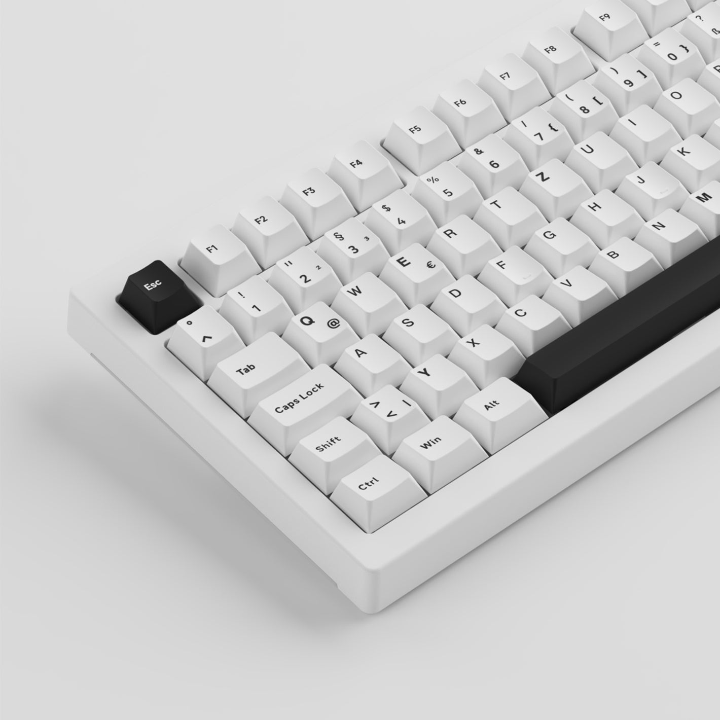 Schwarze und silberne 5075B Plus ISO-Tastatur-PBT-Tastenkappen