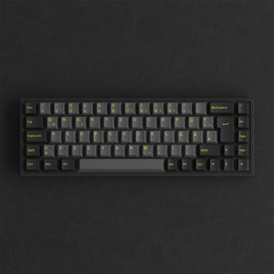 Black & Gold ISO DE Tastenkappen Set (69-Tasten) install on the keyboard